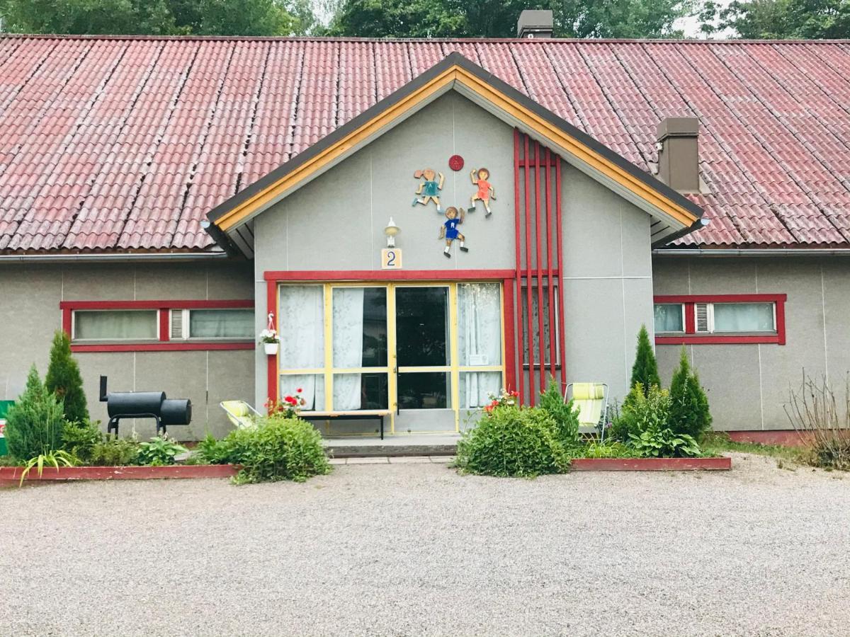 Koulumaeki Vandrarhem Karkola Exteriör bild