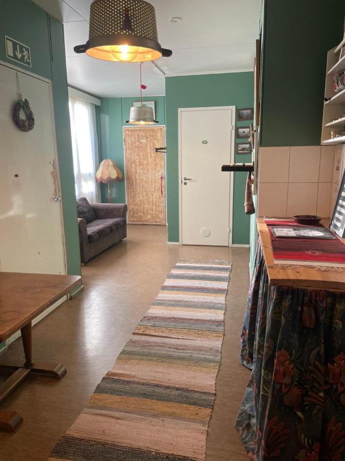 Koulumaeki Vandrarhem Karkola Exteriör bild